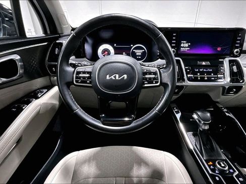 Used 2023 Kia Sorento SX AWD/4WD image 6