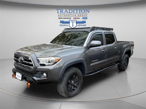 Used 2017 Toyota Tacoma TRD Sport image 1