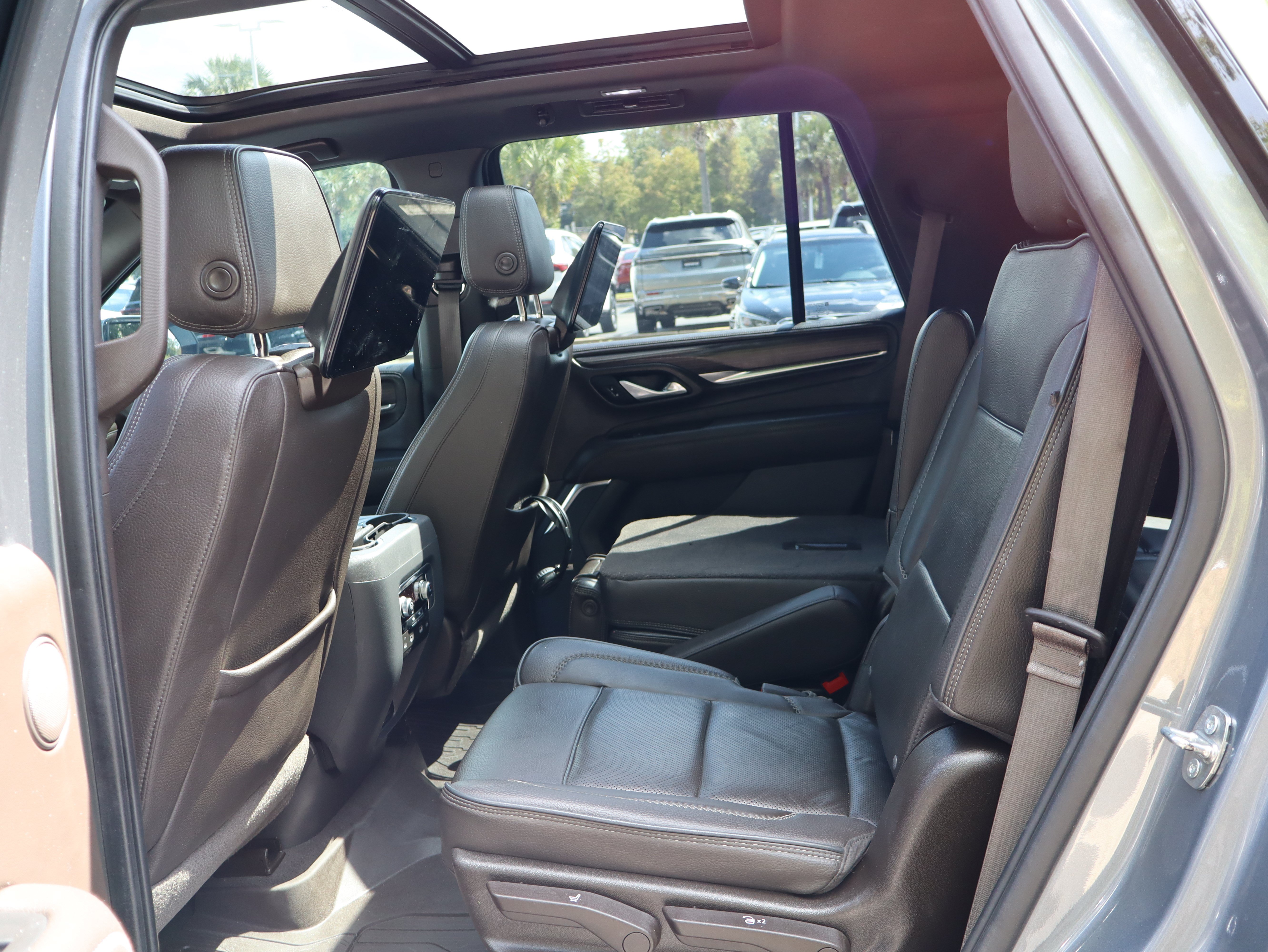 Used 2021 GMC Yukon Denali w/ Denali Ultimate Package AWD/4WD image 45