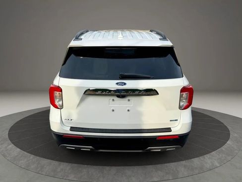 Used 2020 Ford Explorer XLT w/ Equipment Group 202A image 5