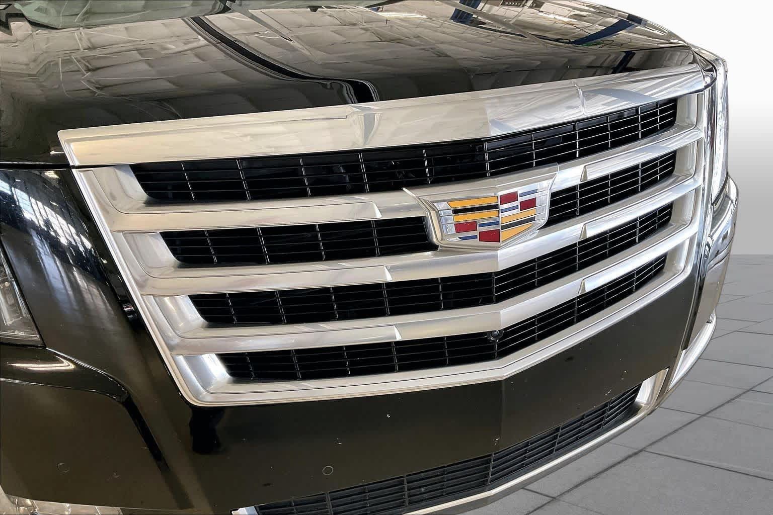 Used 2016 Cadillac Escalade ESV Luxury AWD/4WD image 30