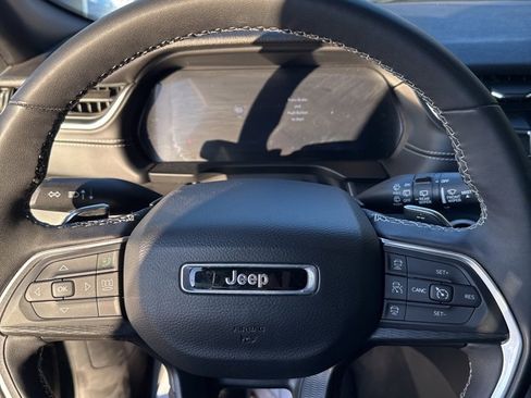 Used 2024 Jeep Grand Cherokee L Limited w/ Luxury Tech Group II image 12