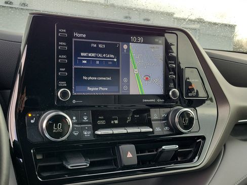 Used 2021 Toyota Highlander XLE image 26