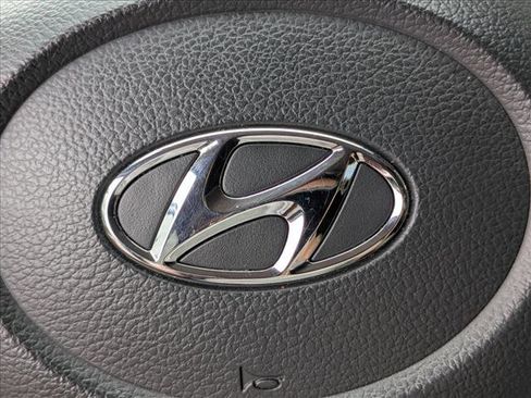 Used 2023 Hyundai Sonata SE w/ Cargo Package image 15