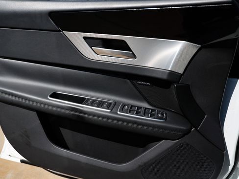 Used 2018 Jaguar XF Prestige image 44