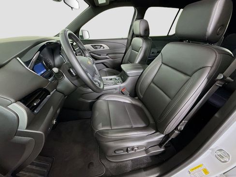 Used 2024 Chevrolet Traverse LT image 19