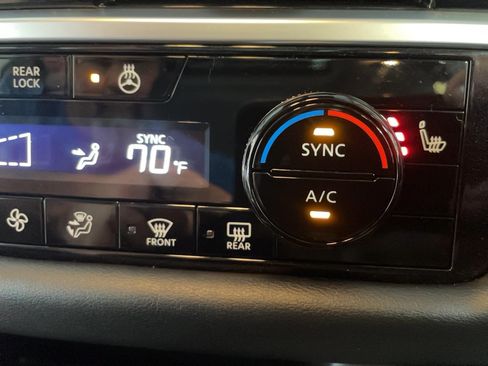 Used 2023 Nissan Pathfinder SL w/ SL Premium Package image 16