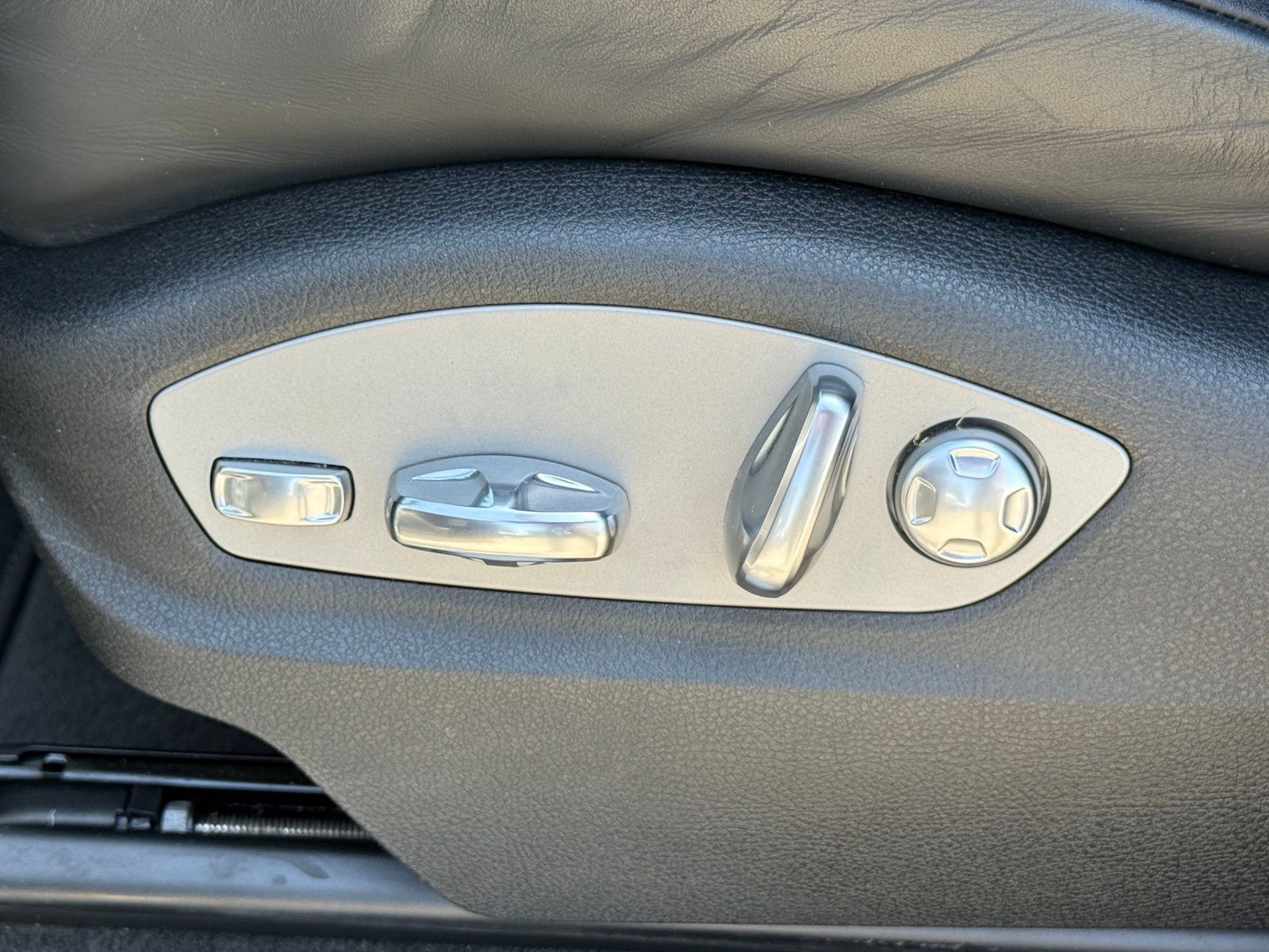 Used 2023 Porsche Macan S AWD/4WD image 26