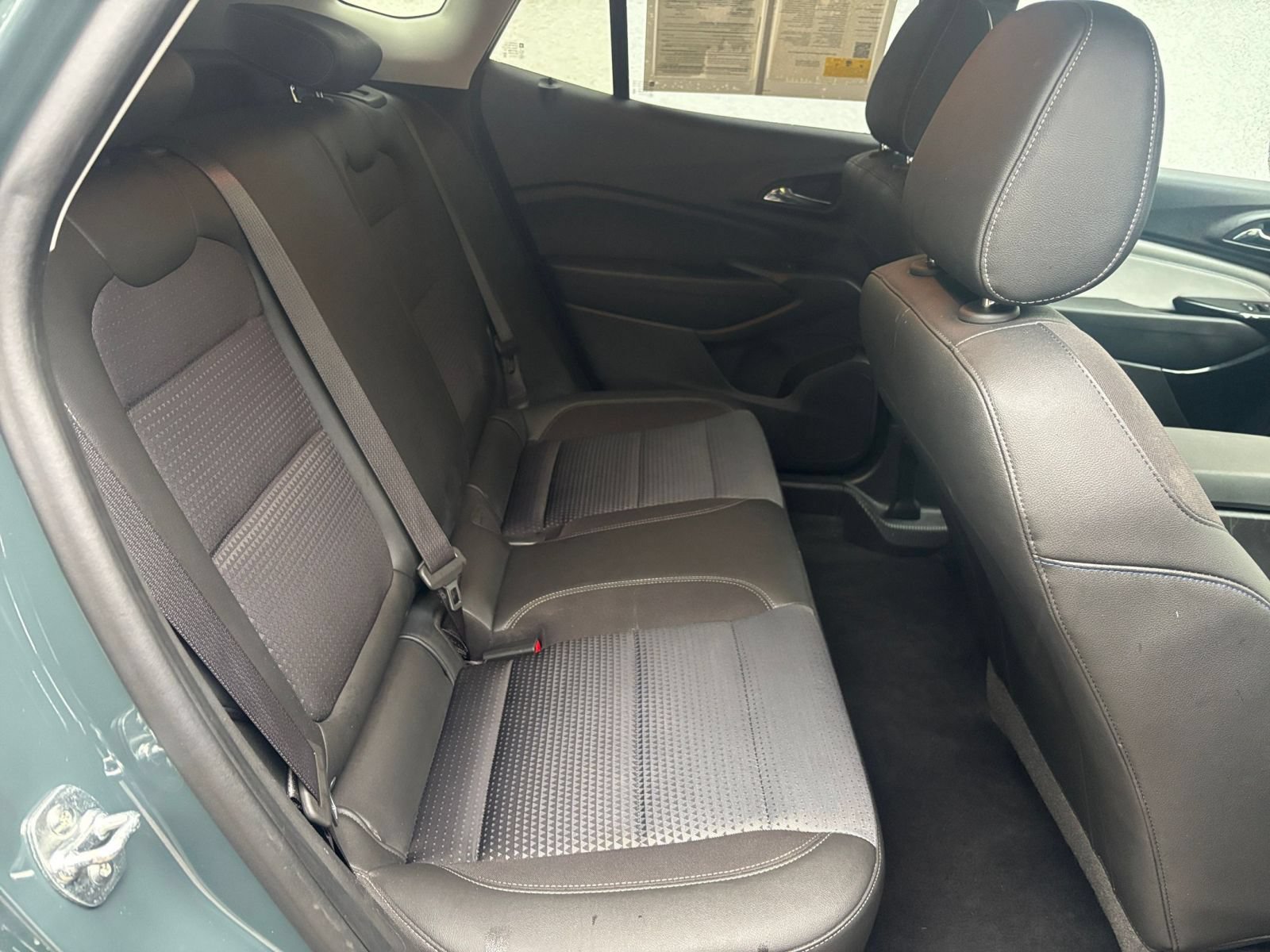 Used 2025 Chevrolet Trax LT w/ LT Convenience Package FWD image 36