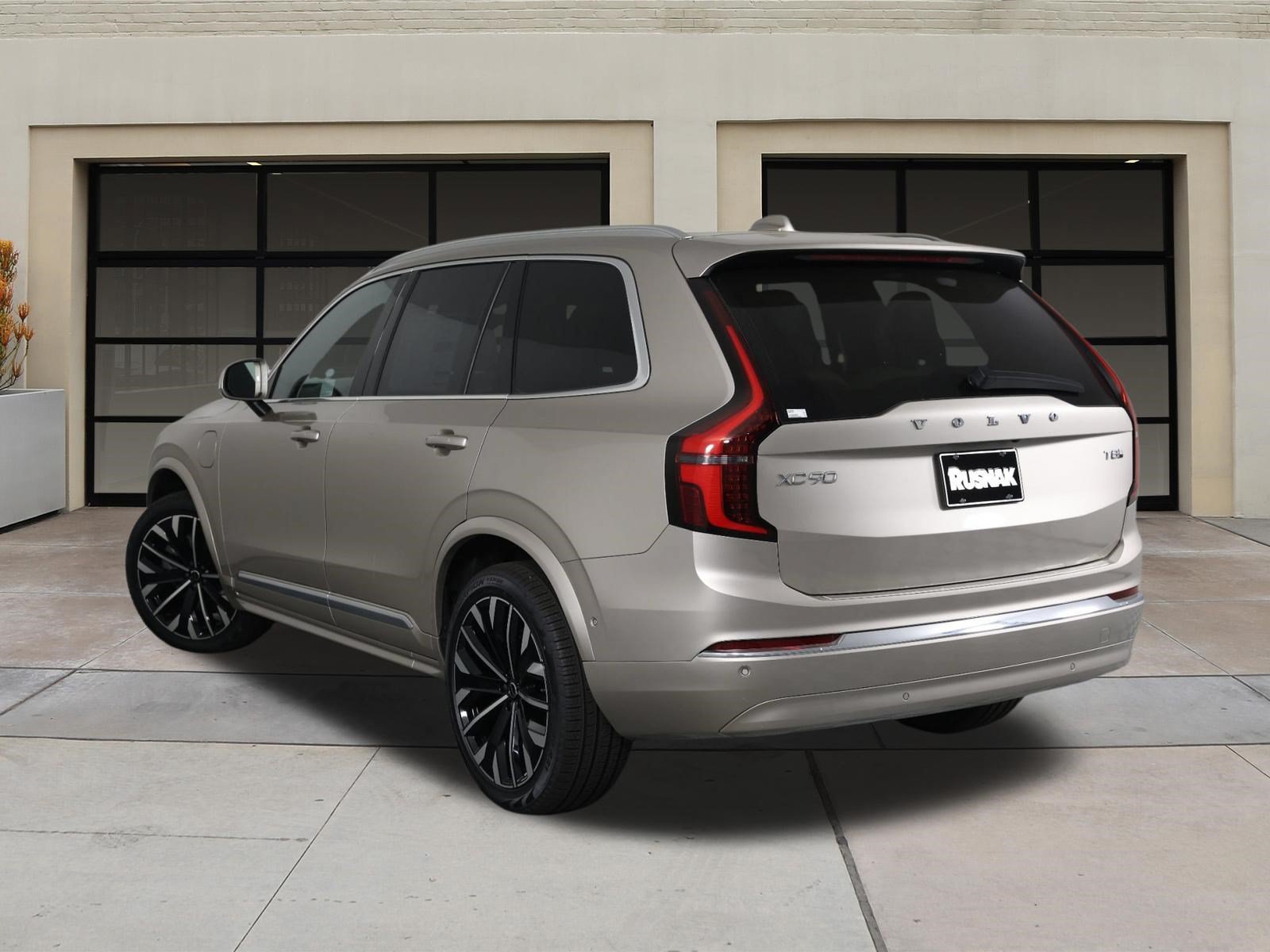 New 2026 Volvo XC90 T8 Plus w/ Protection Package Premier AWD/4WD image 3