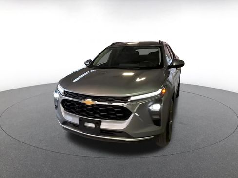 Used 2025 Chevrolet Trax LT image 6