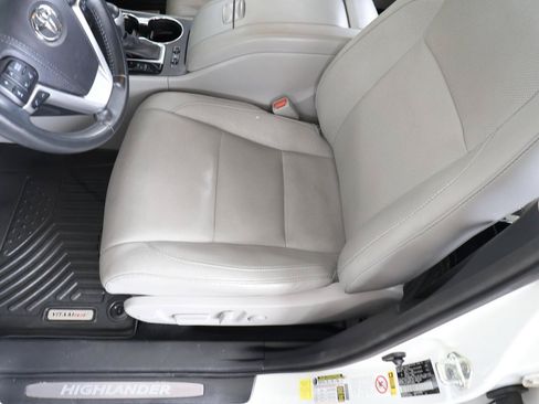 Used 2017 Toyota Highlander Limited FWD image 44