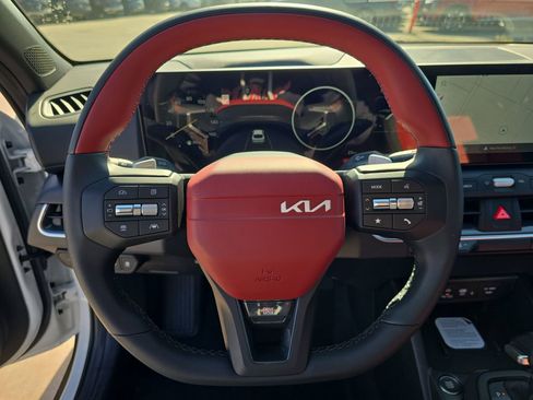 New 2025 Kia K4 GT-Line w/ GT-Line Premium Package FWD image 32