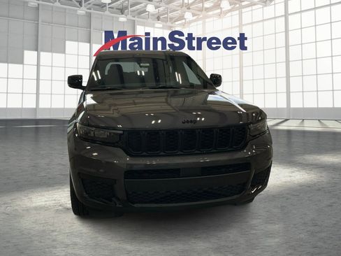 Used 2025 Jeep Grand Cherokee L Altitude image 8