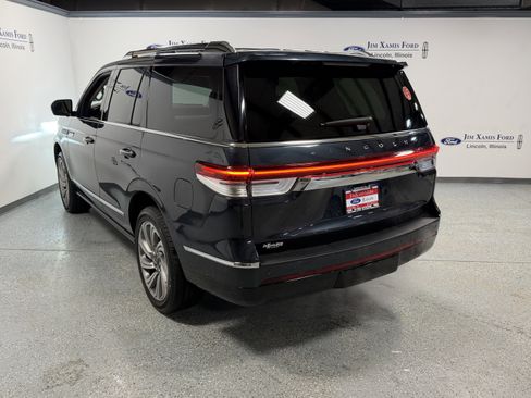 Used 2024 Lincoln Navigator Premiere image 4