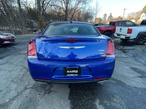 Used 2018 Chrysler 300 Touring w/ Sport Appearance Package image 7