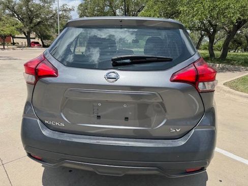 Used 2019 Nissan Kicks SV image 12