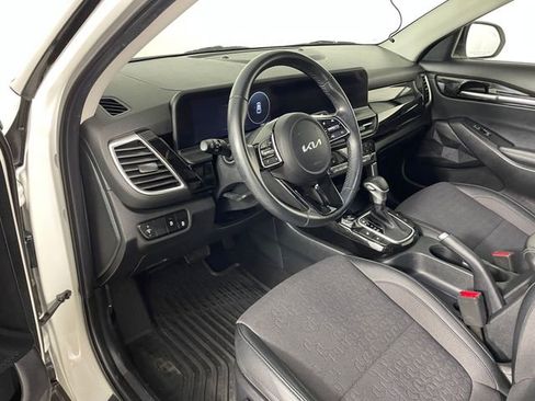 Certified 2024 Kia Seltos S image 3