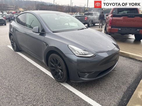 Used 2022 Tesla Model Y Long Range image 1