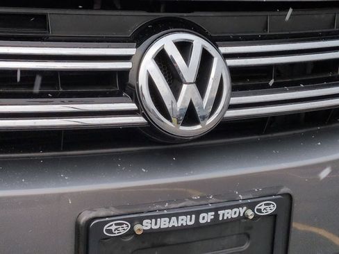 Used 2018 Volkswagen Tiguan Limited image 12