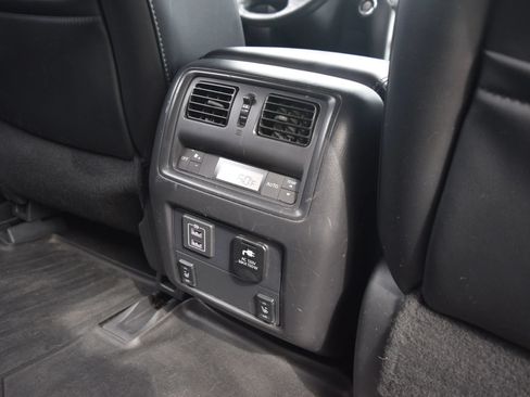 Used 2018 Nissan Pathfinder SL w/ SL Premium Package AWD/4WD image 13