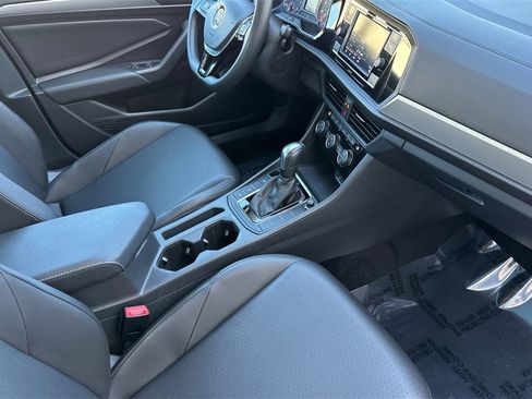 Used 2020 Volkswagen Jetta SE image 17