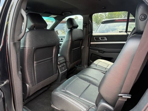 Used 2016 Ford Explorer XLT w/ Equipment Group 202A FWD image 9