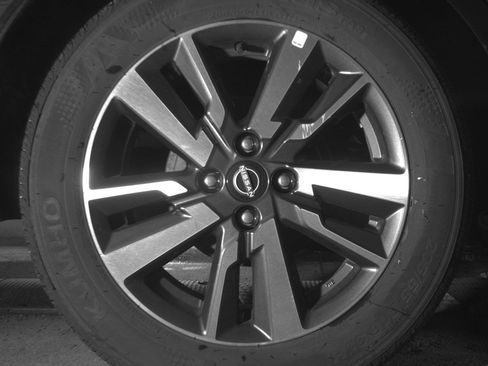 Used 2025 Nissan Versa SV FWD image 18