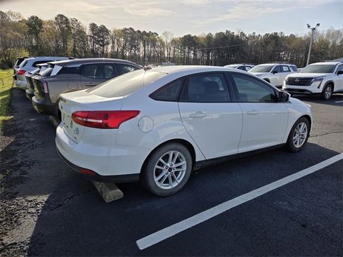 Used 2018 Ford Focus SE image 5
