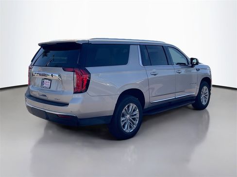 Used 2024 GMC Yukon XL SLT w/ SLT Luxury Package image 7