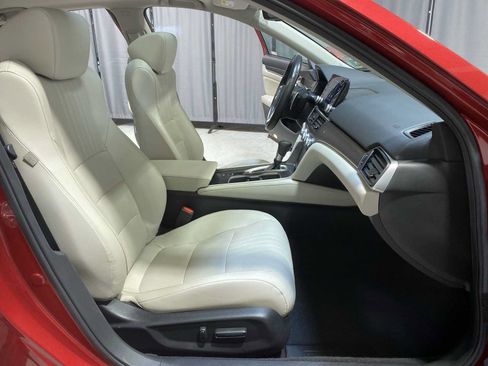 Used 2018 Honda Accord Touring image 14