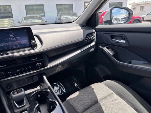 Used 2025 Nissan Rogue SV FWD image 37