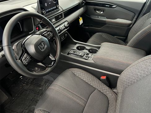 New 2025 Honda Pilot Sport image 10