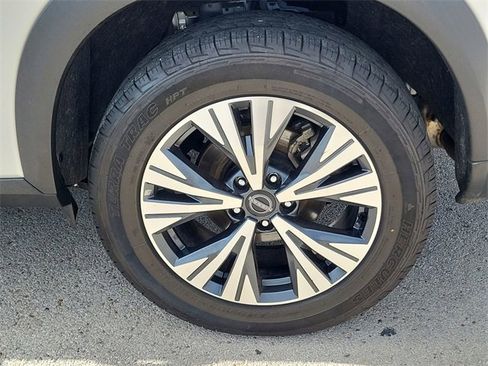 Used 2023 Nissan Rogue SV image 17