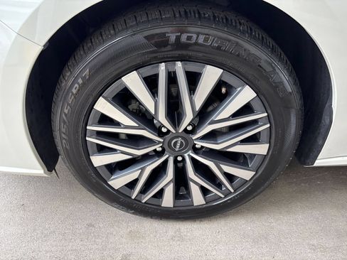 Used 2025 Nissan Altima 2.5 SV FWD image 30