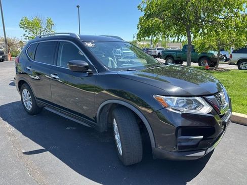 Used 2020 Nissan Rogue SV FWD image 3