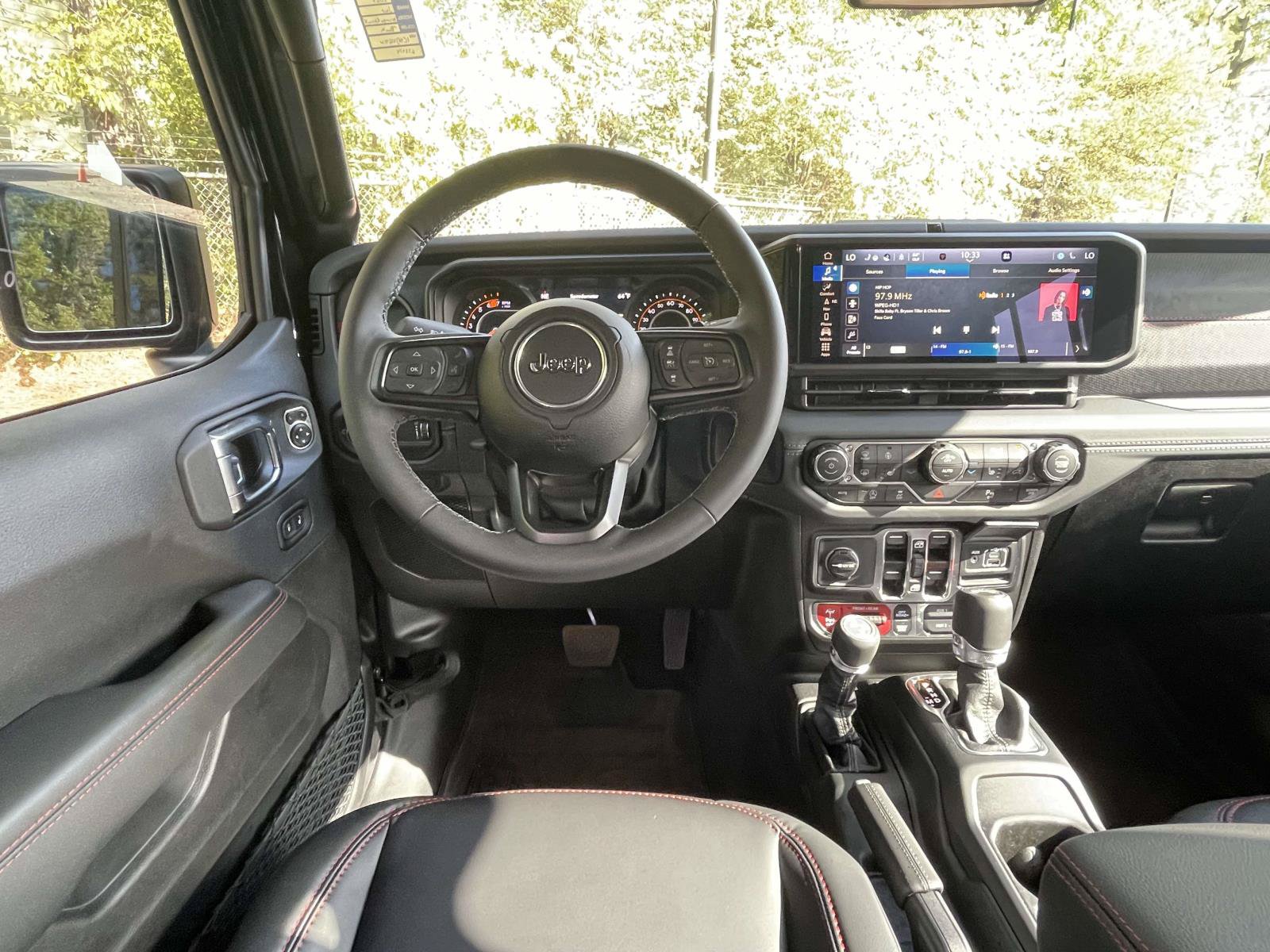 Certified 2025 Jeep Wrangler Unlimited Rubicon AWD/4WD image 13