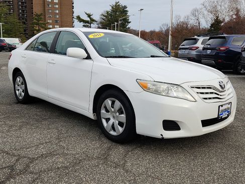 Used 2011 Toyota Camry LE image 3