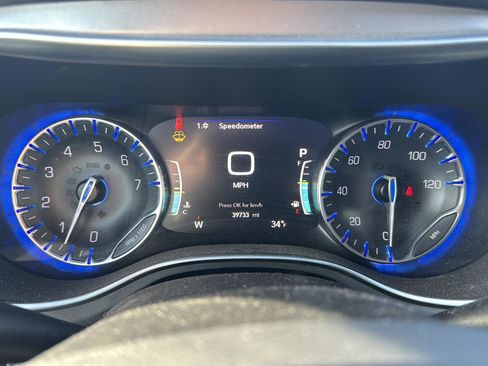 Used 2019 Chrysler Pacifica Touring-L Plus image 16