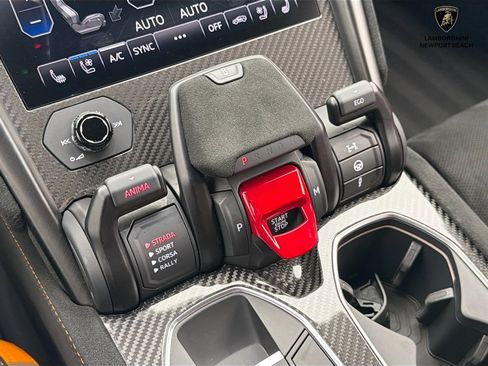 Used 2024 Lamborghini Urus Performante AWD/4WD image 36