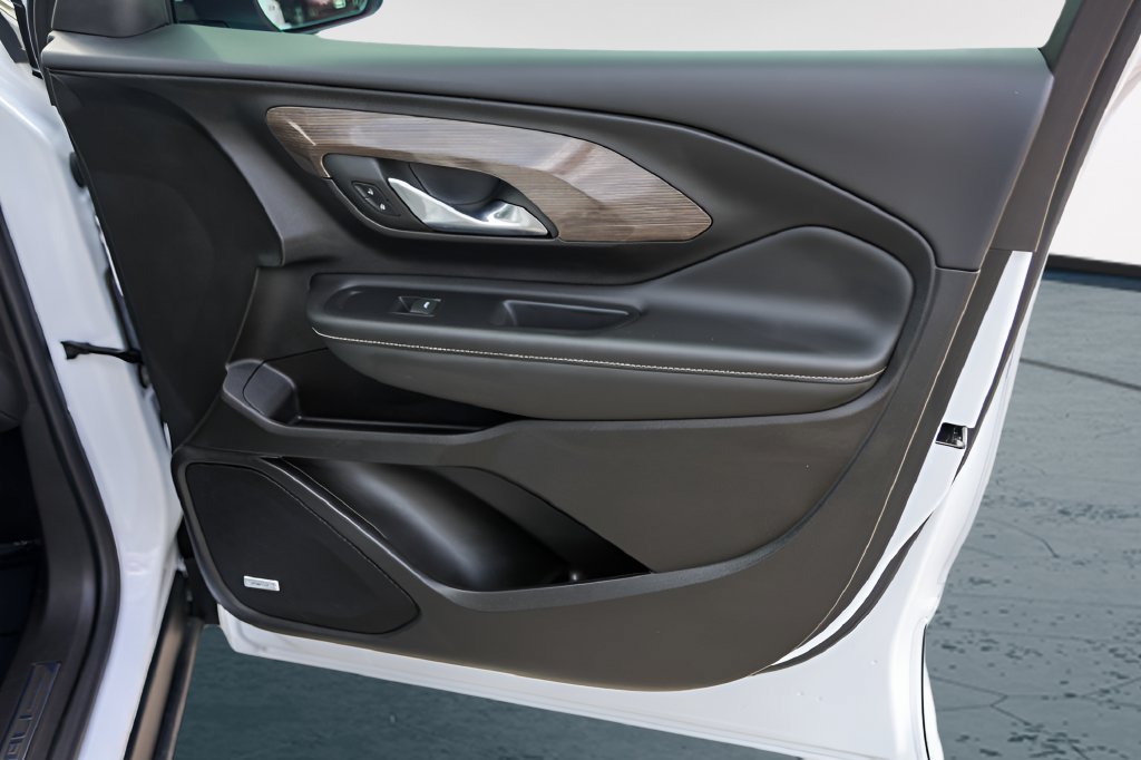 Used 2024 GMC Terrain Denali w/ Denali Premium Package AWD/4WD image 32