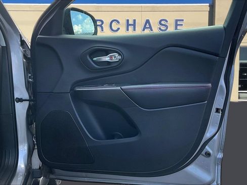 Used 2019 Jeep Cherokee Trailhawk w/ Cold Weather Group AWD/4WD image 29