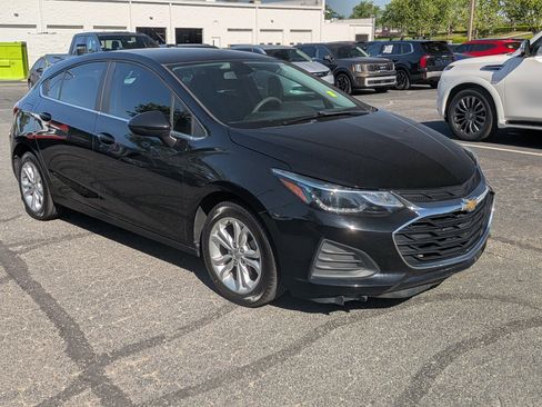 Used 2019 Chevrolet Cruze LT FWD image 2