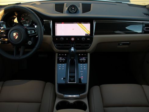 New 2026 Porsche Macan image 22