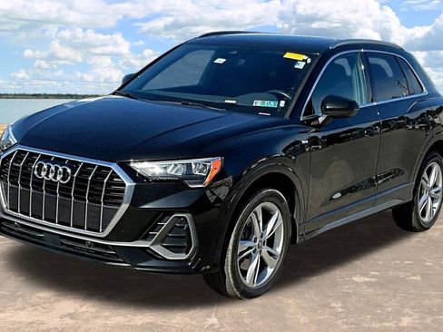Used 2021 Audi Q3 2.0T Premium w/ Convenience Package AWD/4WD image 2