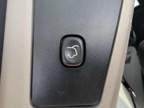 Used 2014 Dodge Grand Caravan SXT FWD image 23