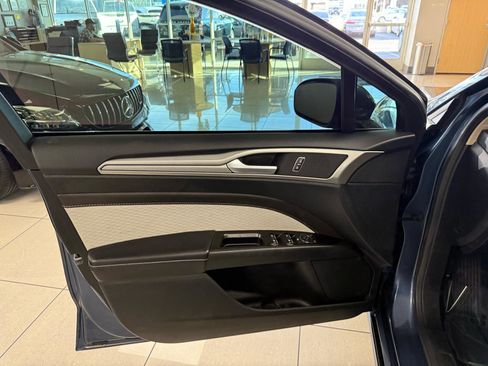 Used 2019 Ford Fusion SE w/ Equipment Group 151A image 9