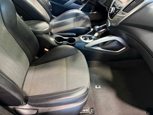 Used 2016 Hyundai Veloster w/ Option Group 02 image 29