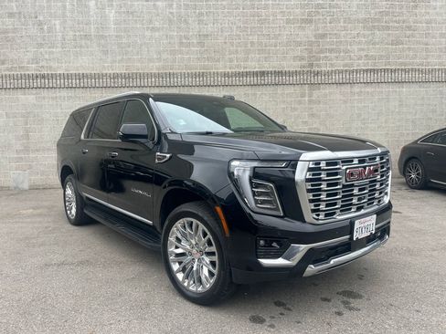 Used 2025 GMC Yukon XL Denali AWD/4WD image 3