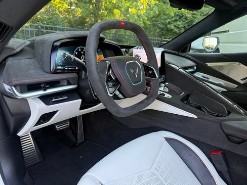 Used 2023 Chevrolet Corvette Stingray Premium Conv w/ Z51 Performance Package RWD image 9